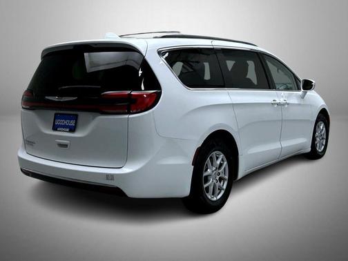 Bright White Clearcoat 2022 Chrysler Pacifica Touring L
