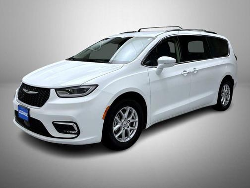 Bright White Clearcoat 2022 Chrysler Pacifica Touring L