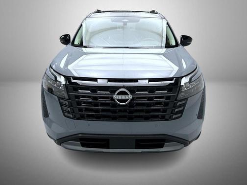 Boulder Gray/Super Black 2026 Nissan Pathfinder Platinum