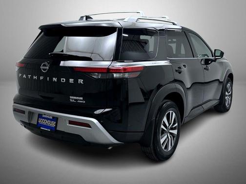 2023 Nissan Pathfinder SL 4WD