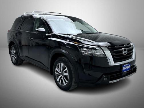 2023 Nissan Pathfinder SL 4WD