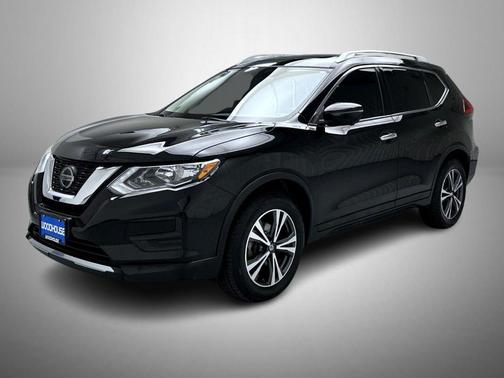 Magnetic Black Pearl 2019 Nissan Rogue SV