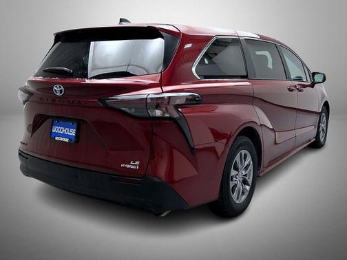 2024 Toyota Sienna LE