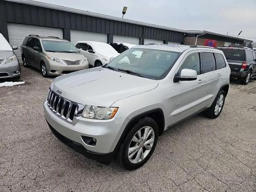 Bright Silver Metallic Clearcoat 2011 Jeep Grand Cherokee Laredo