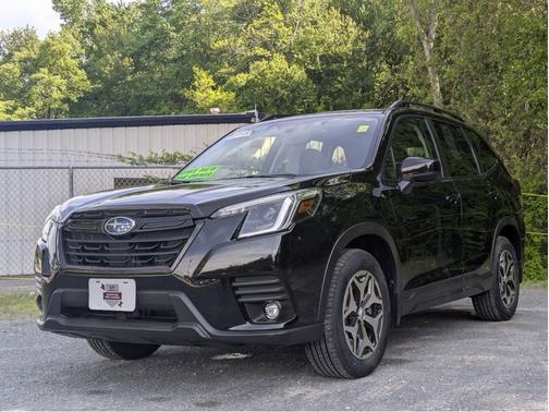 Crystal Black Silica 2024 Subaru Forester Premium