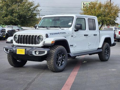 Bright White Clearcoat 2026 Jeep Gladiator Texas Trail