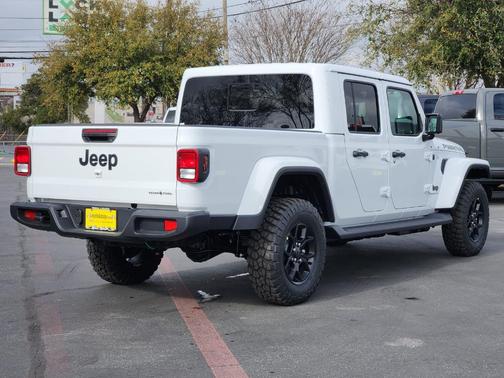 Bright White Clearcoat 2026 Jeep Gladiator Texas Trail