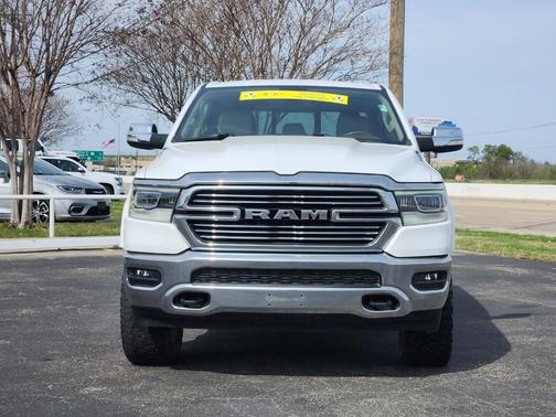 Bright White Clearcoat 2020 RAM 1500 Laramie