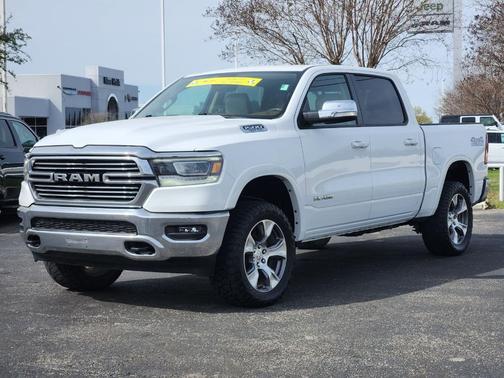 Bright White Clearcoat 2020 RAM 1500 Laramie