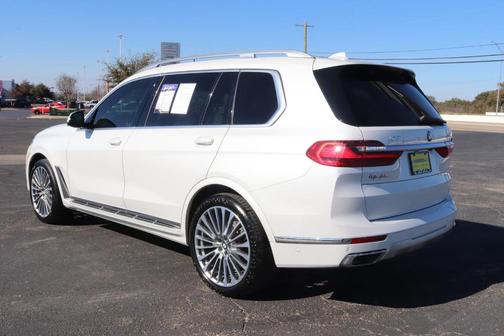 Photo 4 of 27 of 2020 BMW X7 xDrive40i