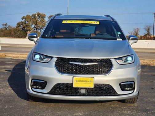 Silver Mist Clearcoat 2024 Chrysler Pacifica Pinnacle