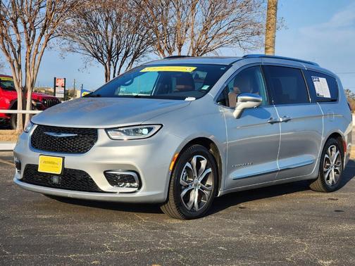 Silver Mist Clearcoat 2024 Chrysler Pacifica Pinnacle