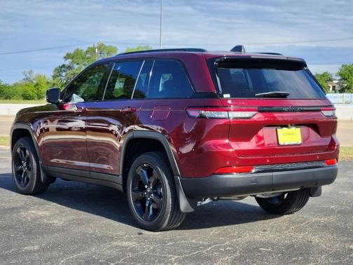 2025 Jeep Grand Cherokee Laredo