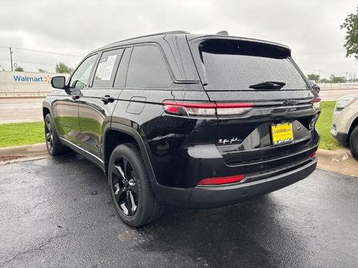 Diamond Black 2023 Jeep Grand Cherokee Altitude