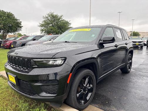 Diamond Black 2023 Jeep Grand Cherokee Altitude