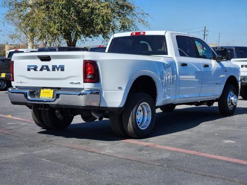Bright White Clearcoat 2026 RAM 3500 Big Horn