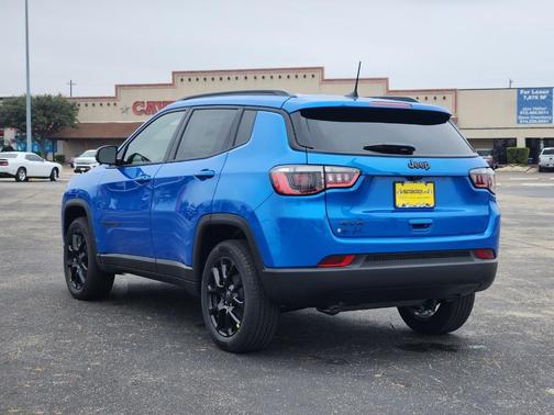 Hydro Blue Pearlcoat 2026 Jeep Compass Latitude