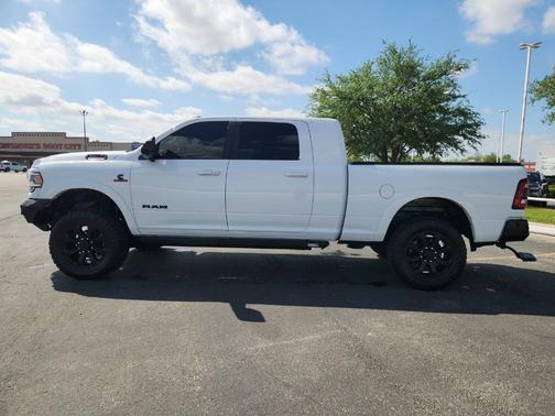 Bright White Clearcoat 2022 RAM 2500 Laramie
