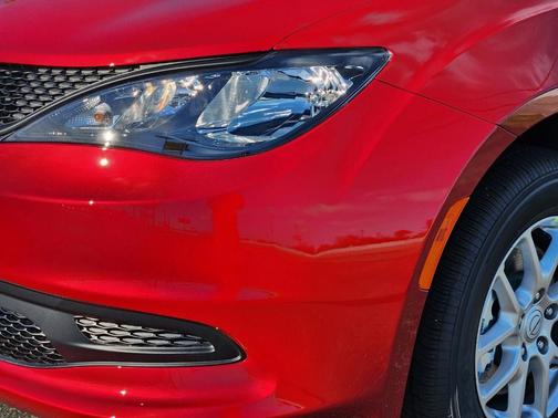 2026 Chrysler Voyager LX