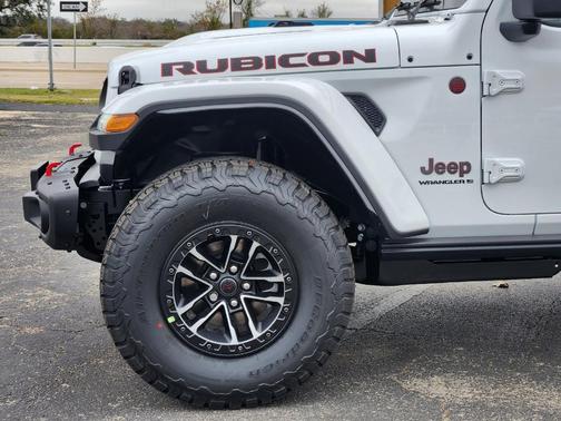 Bright White Clearcoat 2026 Jeep Wrangler Rubicon