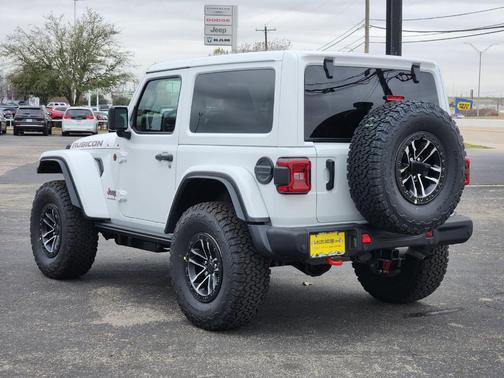 Bright White Clearcoat 2026 Jeep Wrangler Rubicon