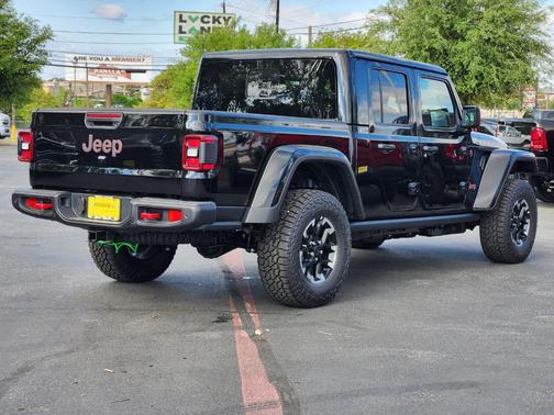 Black Clearcoat 2026 Jeep Gladiator Rubicon