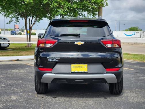 Mosaic Black Metallic 2022 Chevrolet Trailblazer LT