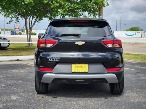 Mosaic Black Metallic 2022 Chevrolet Trailblazer LT