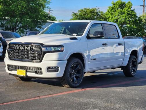 Bright White Clearcoat 2026 RAM 1500 Big Horn/Lone Star