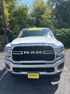 2022 RAM 2500 Tradesman Crew Cab 4x4 64' Box