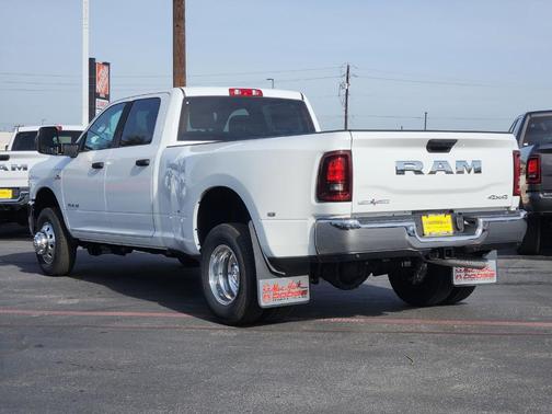 Bright White Clearcoat 2026 RAM 3500 Big Horn