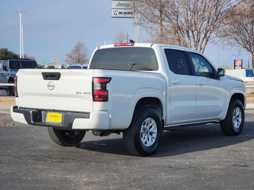 Glacier White 2024 Nissan Frontier SV
