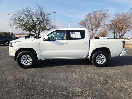 Glacier White 2024 Nissan Frontier SV