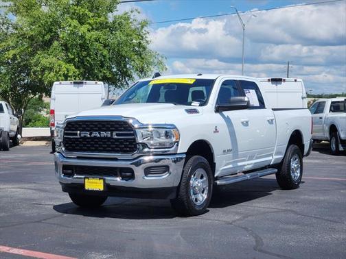 2022 RAM 2500 Big Horn Crew Cab 4x4 64' Box
