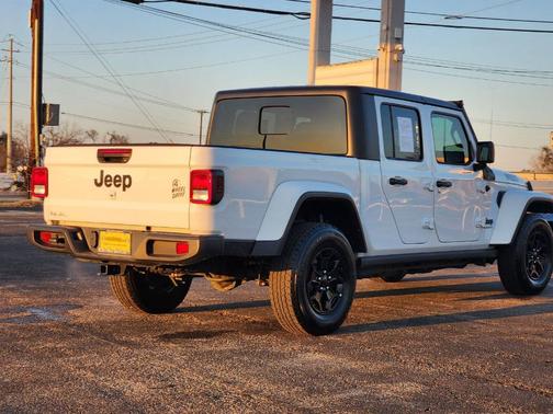 2022 Jeep Gladiator Sport