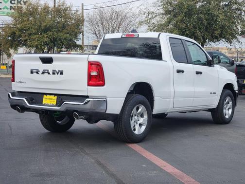 Bright White Clearcoat 2026 RAM 1500 Big Horn/Lone Star