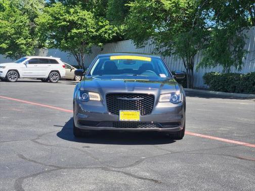 2023 Chrysler 300 Touring