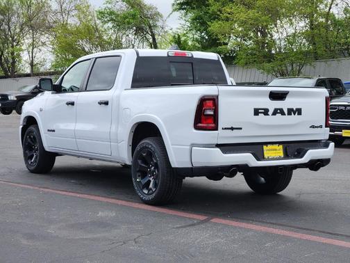 Bright White Clearcoat 2026 RAM 1500 Big Horn/Lone Star