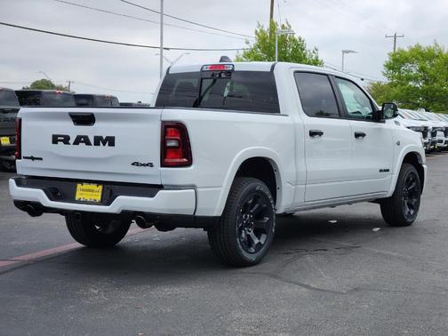 Bright White Clearcoat 2026 RAM 1500 Big Horn/Lone Star