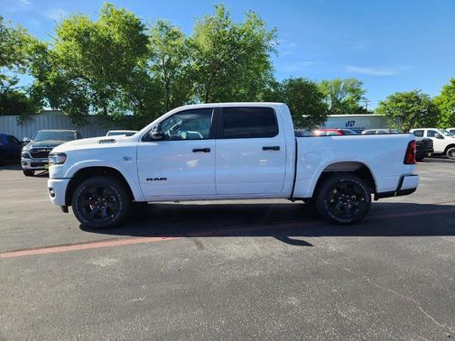 Bright White Clearcoat 2026 RAM 1500 Big Horn/Lone Star