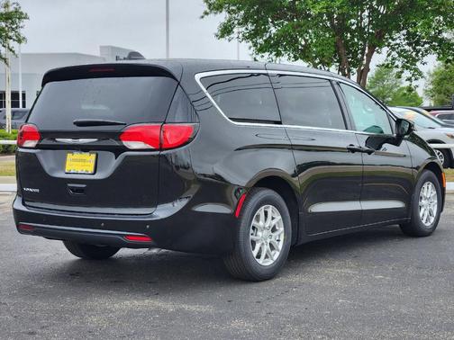 2026 Chrysler Voyager LX