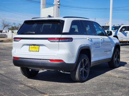 Bright White Clearcoat 2026 Jeep Grand Cherokee Limited