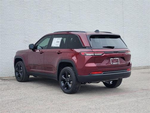 2025 Jeep Grand Cherokee Laredo