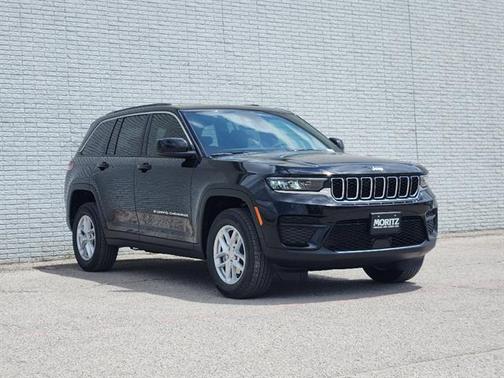 Diamond Black 2026 Jeep Grand Cherokee Laredo