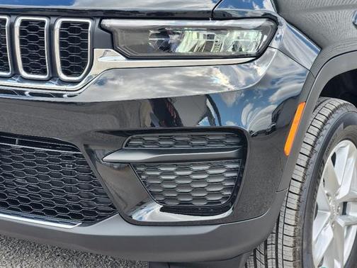 Diamond Black 2026 Jeep Grand Cherokee Laredo
