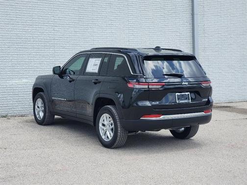 Diamond Black 2026 Jeep Grand Cherokee Laredo