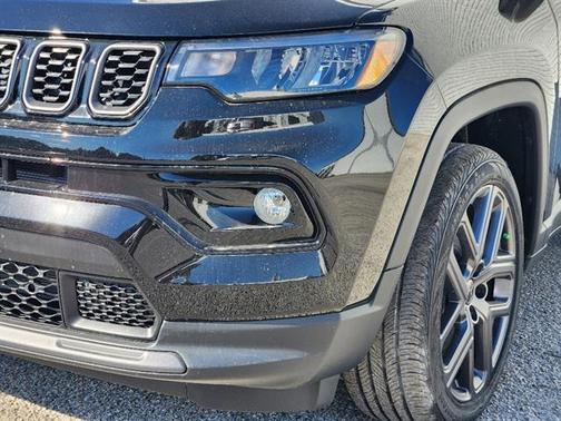 Diamond Black 2026 Jeep Compass Limited Altitude