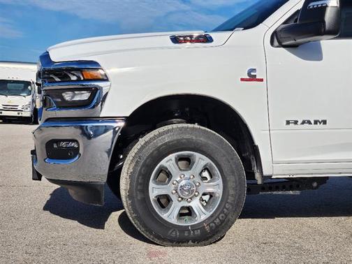 Bright White Clearcoat 2026 RAM 2500 Big Horn