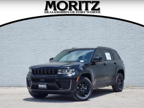 Diamond Black 2026 Jeep Grand Cherokee Laredo