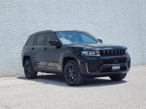 Diamond Black 2026 Jeep Grand Cherokee Laredo